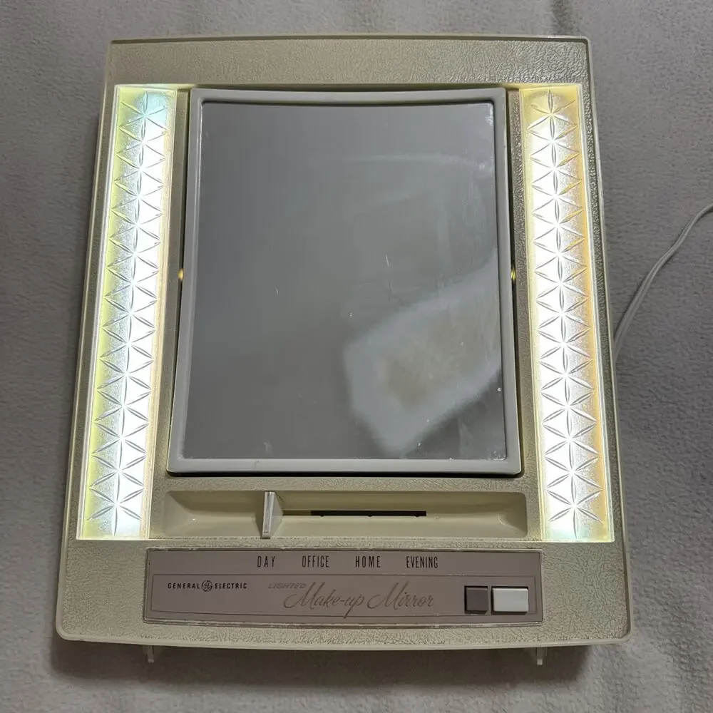 General Electric Lighted Makeup Mirror Vanity Day Office Home Vintage 70s Tested